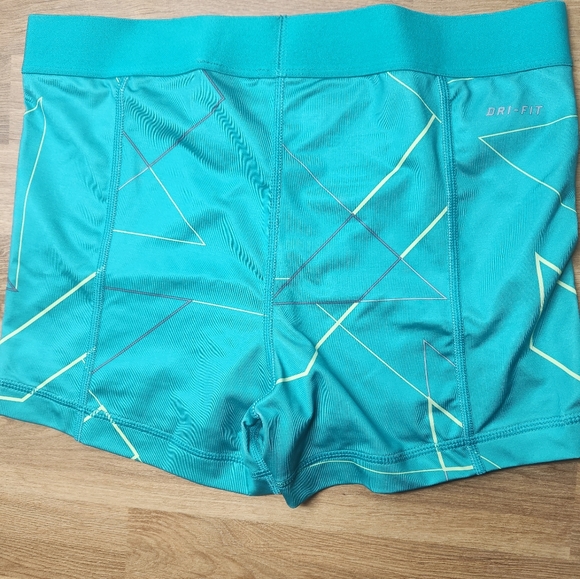 Nike Compression Shorts - Medium - Picture 2 of 5